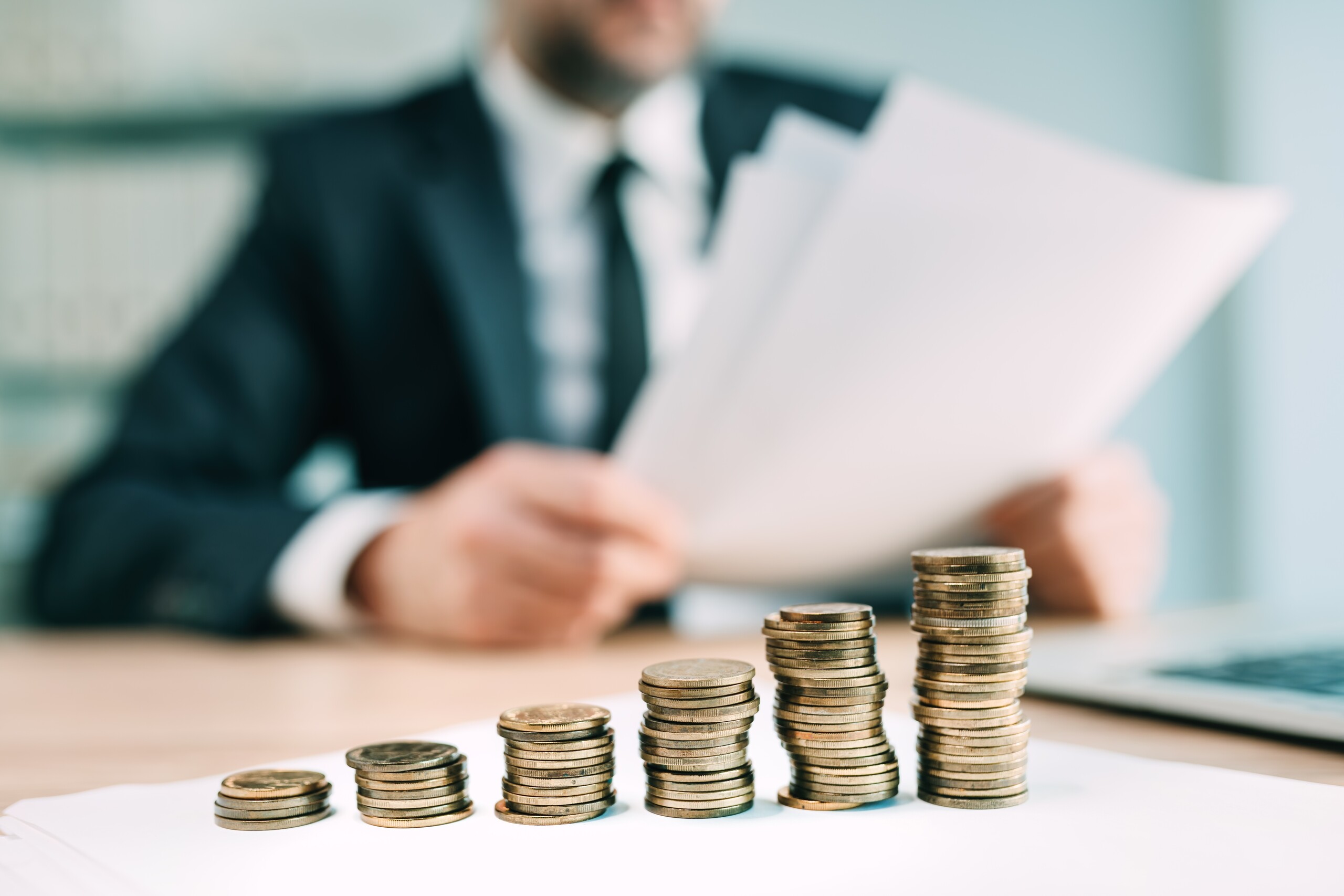 Beneficiary reviewing and signing legal paperwork related to a trustee’s failure to comply with California’s 120-day notification rule.